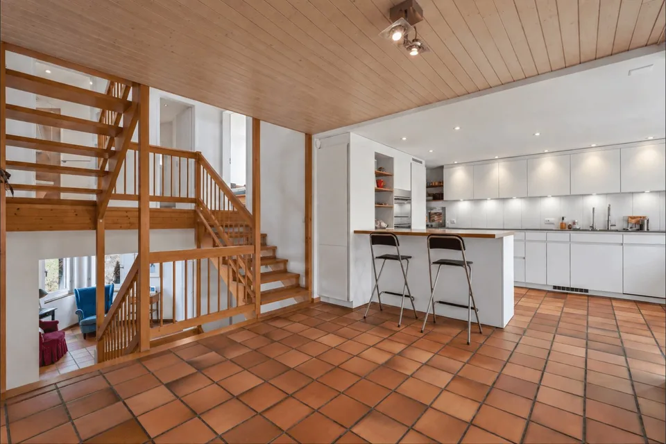 Freistehendes 7½ Zimmer-Einfamilienhaus in ruhiger Lage mit Weitsicht – Foto 6 von 13