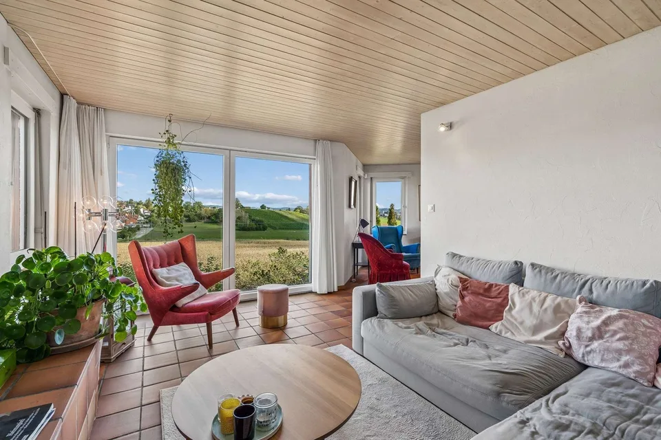 Freistehendes 7½ Zimmer-Einfamilienhaus in ruhiger Lage mit Weitsicht – Foto 5 von 13