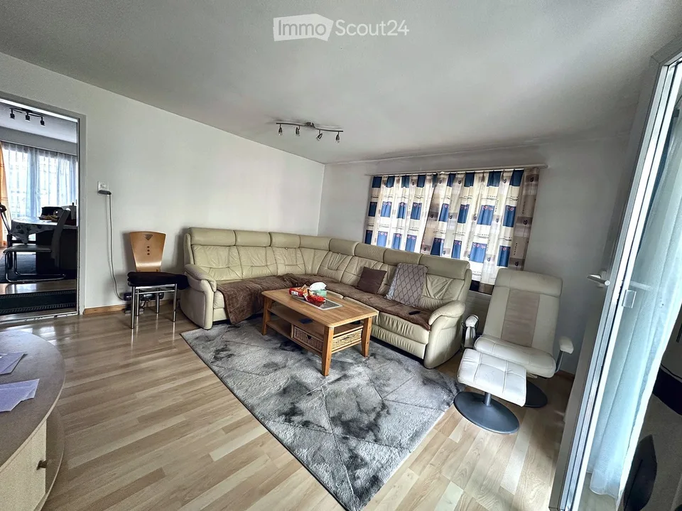 4.5-Zimmer-Wohnung mit grossen Balkon in Top-Lage mitten im Dorf – Foto 2 von 7