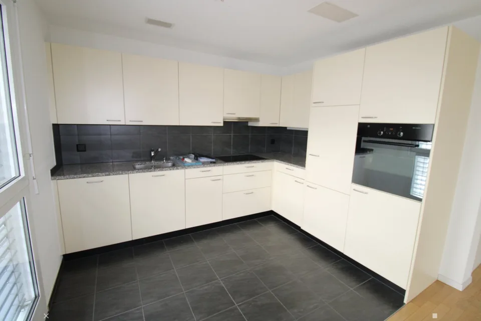 Moderne 3.5-Zimmerwohnung mit Balkon – Foto 4 von 13