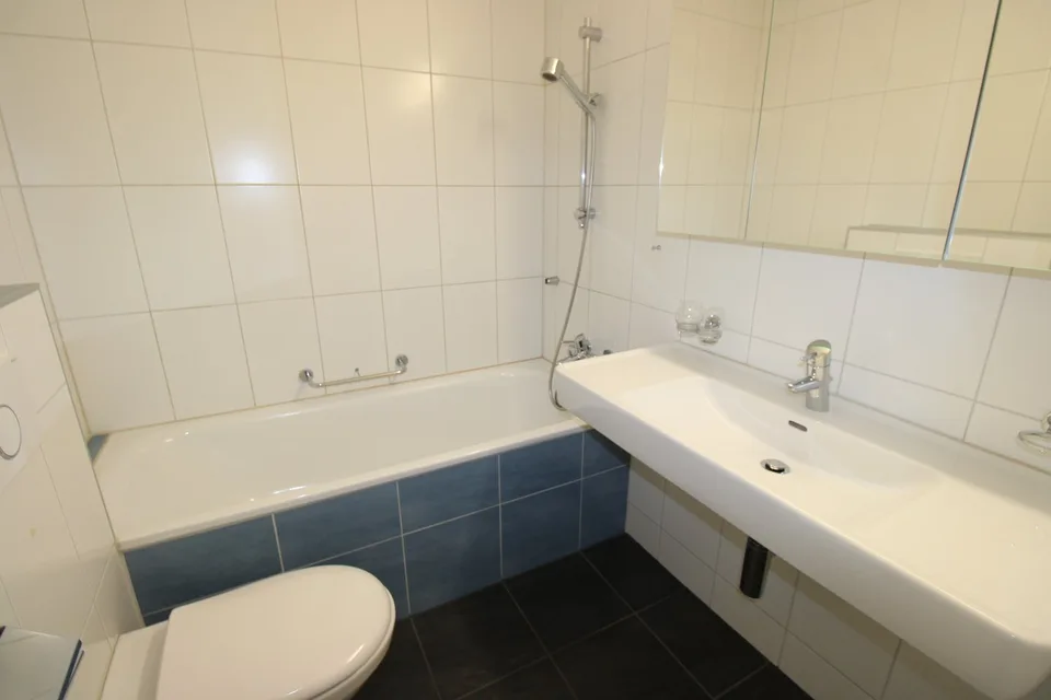 Moderne 3.5-Zimmerwohnung mit Balkon – Foto 10 von 13