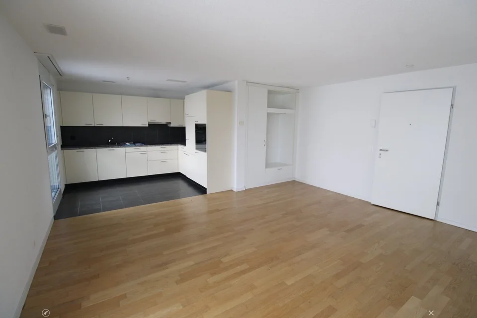 Moderne 3.5-Zimmerwohnung mit Balkon – Foto 3 von 13