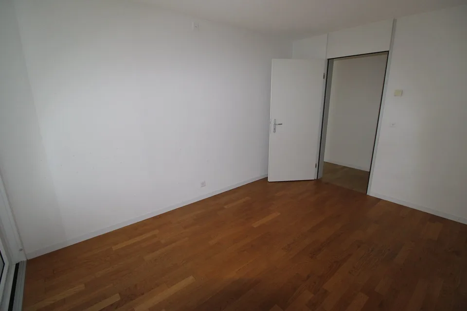 Moderne 3.5-Zimmerwohnung mit Balkon – Foto 12 von 13