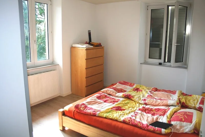 Zu vermieten charmantes 3,5-Zimmer-Apartment im Erdgeschoss eines kleinen Gebäudes – Foto 4 von 11