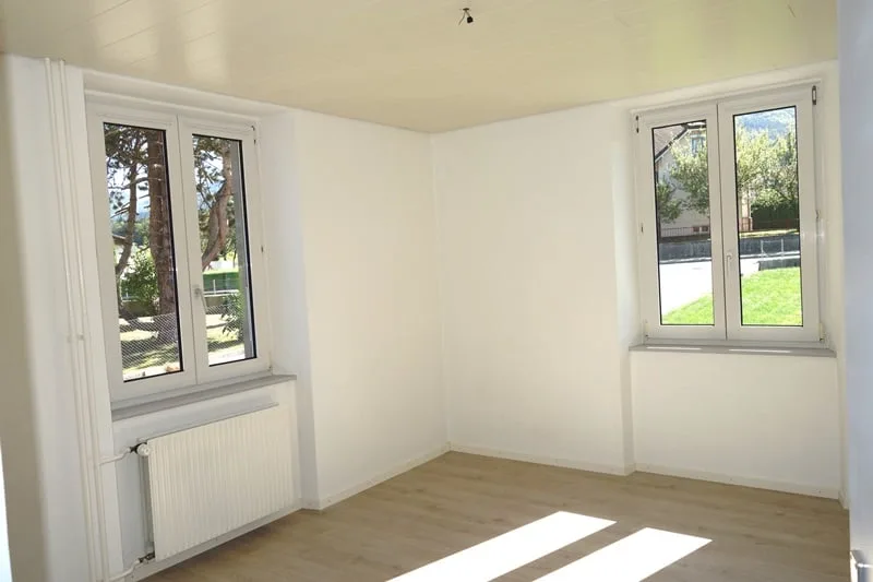 Zu vermieten charmantes 3,5-Zimmer-Apartment im Erdgeschoss eines kleinen Gebäudes – Foto 2 von 11