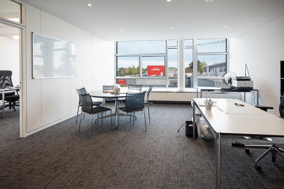Ready-to-occupy corner office with exclusive terrace in KOWERK – photo 5 of 18