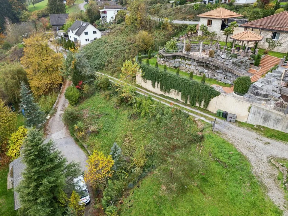 Bauland-Parzelle an grüner Hanglage – Foto 2 von 10