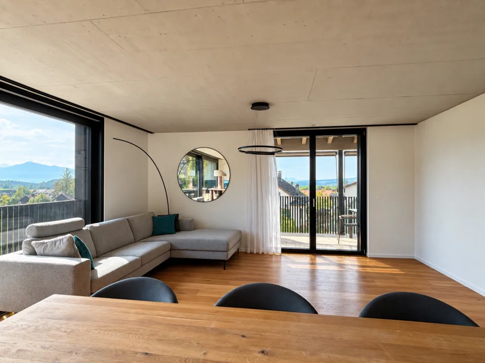 Moderne 4.5 Zimmer-Wohnung mit Weitblick – Foto 3 von 10