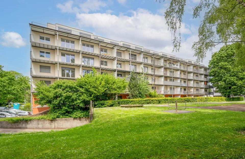 Moderne 2.5-Zimmer-Attikawohnung mit zwei grosszügigen Terrassen in Nidau – Foto 11 von 12