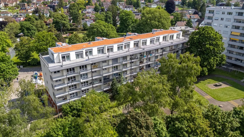 Moderne 2.5-Zimmer-Attikawohnung mit zwei grosszügigen Terrassen in Nidau – Foto 10 von 12