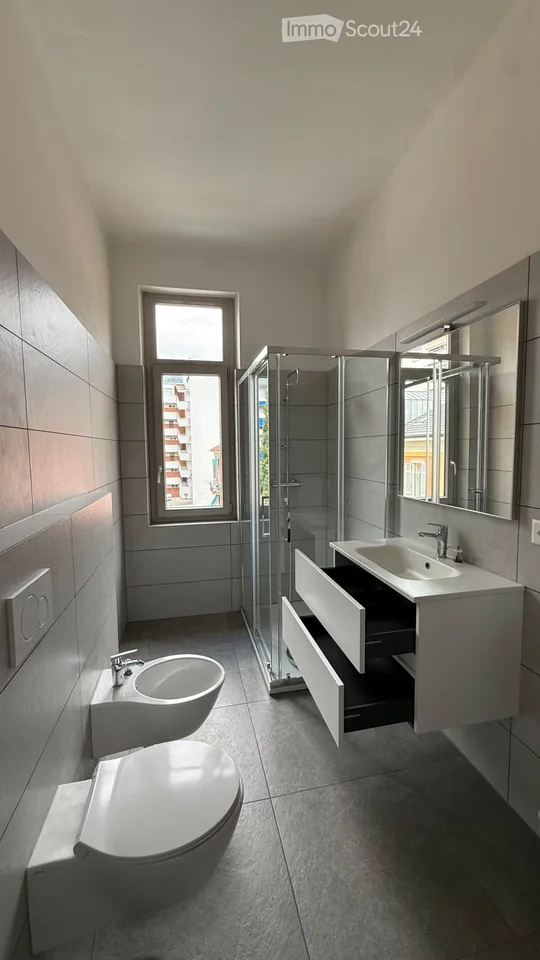 Wir vermieten ein wunderschönes 4,5-Zimmer-Apartment, das komplett renoviert wurde – Foto 3 von 12