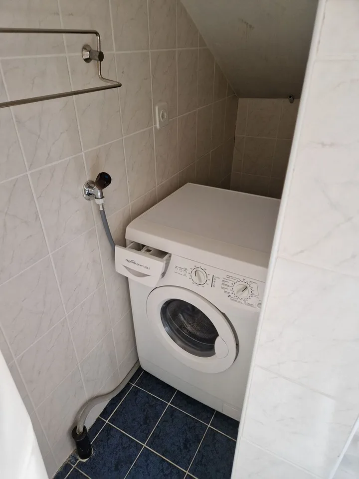 Appartamento di 1,5 locali mansardato al 3° piano con balcone – foto 4 di 6