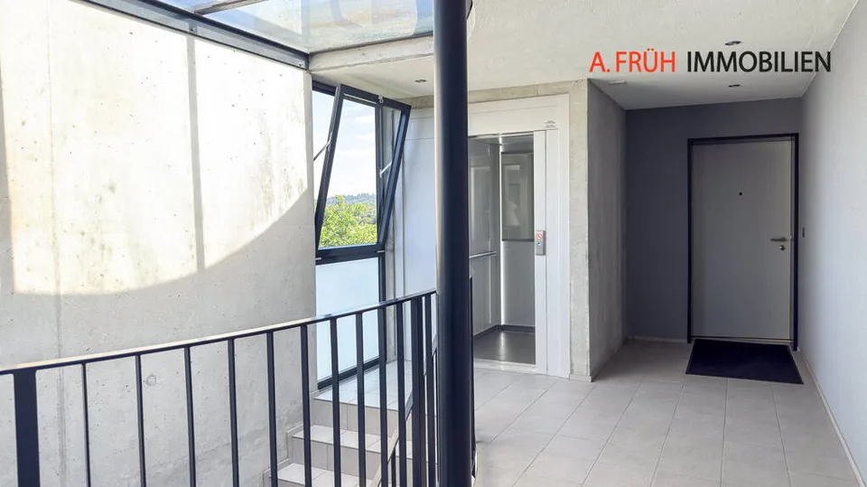 2.5-room attic apartment with two parking spaces – photo 11 of 13