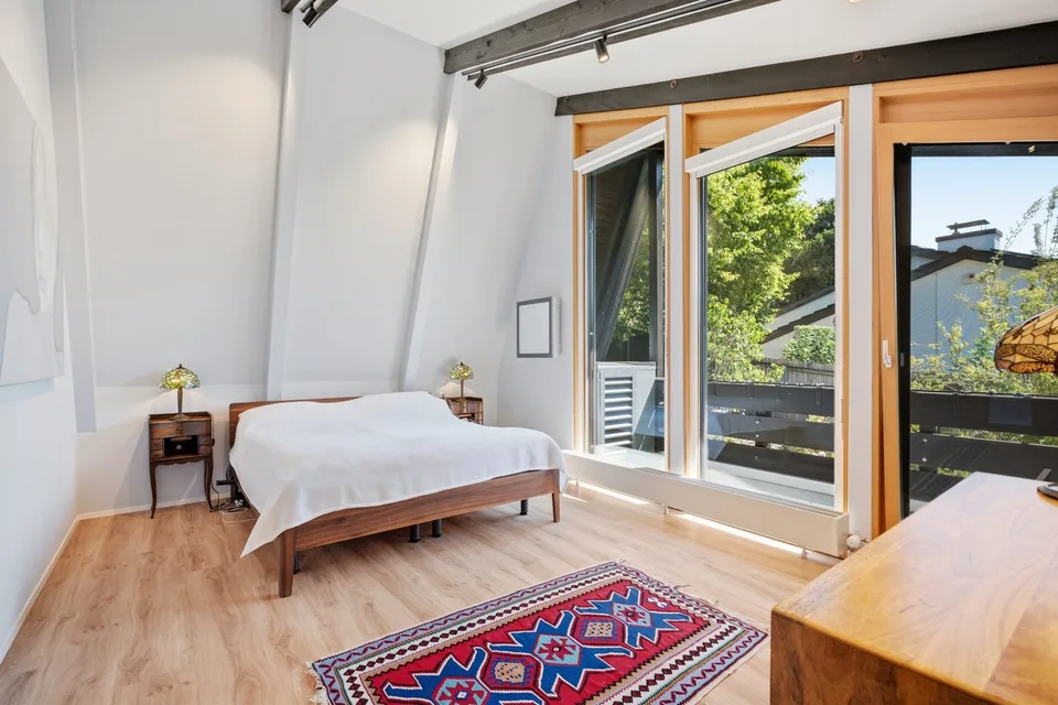 Kernsaniertes Einfamilienhaus mit unverbaubarer Weitsicht und viel Privatsphäre – Foto 5 von 7