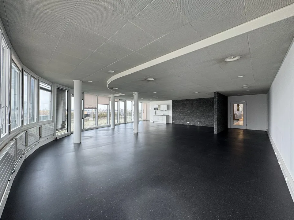 Espace de bureau, de pratique, de services attractif dans INSIDE Volketswil – photo 2 sur 6
