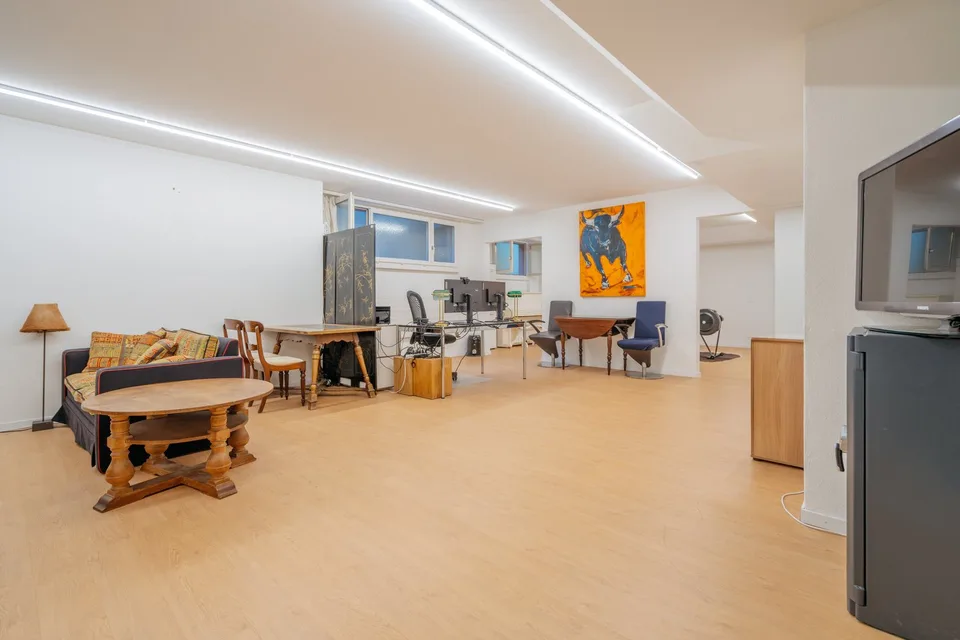 3½-Zimmer-Wohnung und riesiger Hobbyraum - 97 m² zum Wohnen. 80 m² für Ihre Ideen – Foto 12 von 13