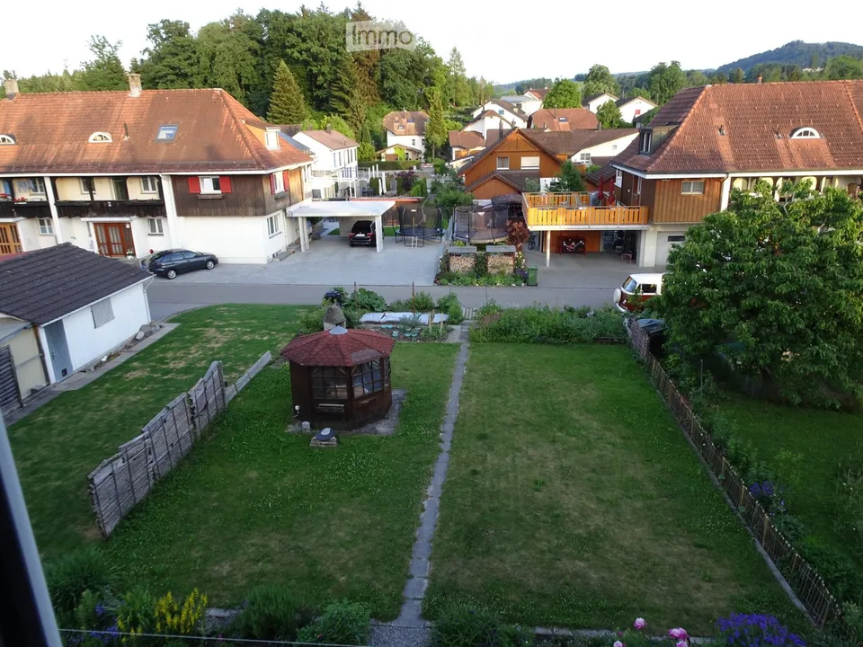 Schöne Dachwohnung in Uzwil mit Aussenparkplatz und Garten – Foto 5 von 5