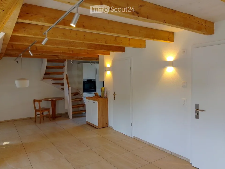 Schöne Dachwohnung in Uzwil mit Aussenparkplatz und Garten – Foto 3 von 5