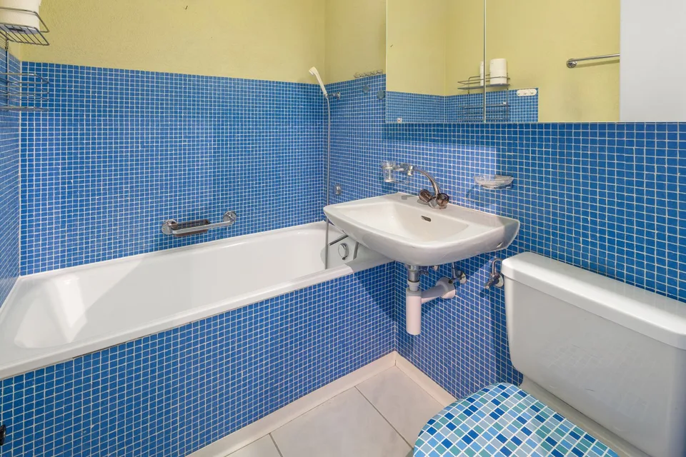 Maison mitoyenne avec charme, deux terrasses et jardin – photo 12 sur 13