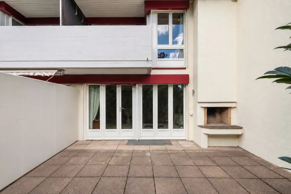 Maison mitoyenne avec charme, deux terrasses et jardin – photo 13 sur 13