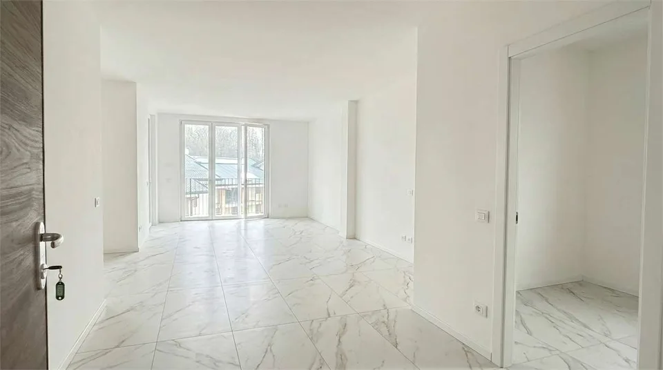 Geräumiges Dreizimmerapartment mit Garten in einer Residenz mit Swimmingpool und Spielplatz – Foto 13 von 13