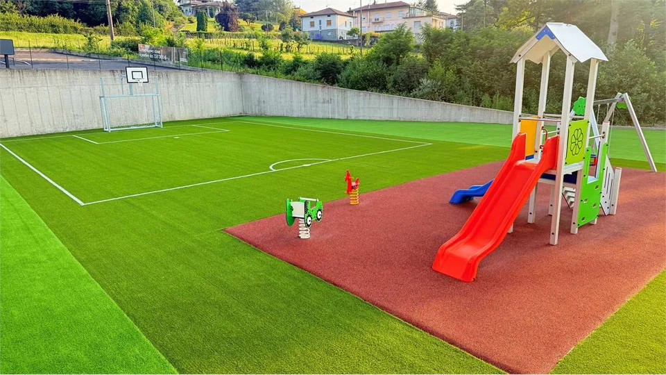 Geräumiges Dreizimmerapartment mit Garten in einer Residenz mit Swimmingpool und Spielplatz – Foto 2 von 13
