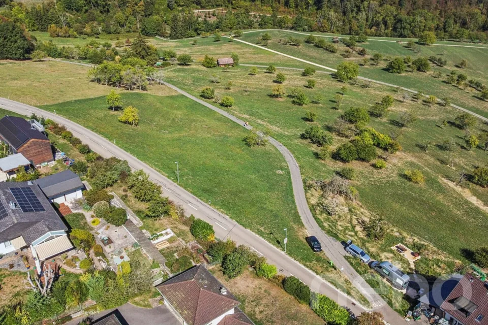 Generous building land with attractive development potential – photo 3 of 12