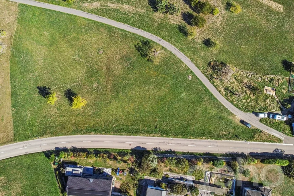 Generous building land with attractive development potential – photo 4 of 12