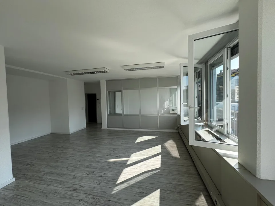 Mendrisio – nahe Piazzale Alle Valle | Büro mit 50 m² – Foto 4 von 6