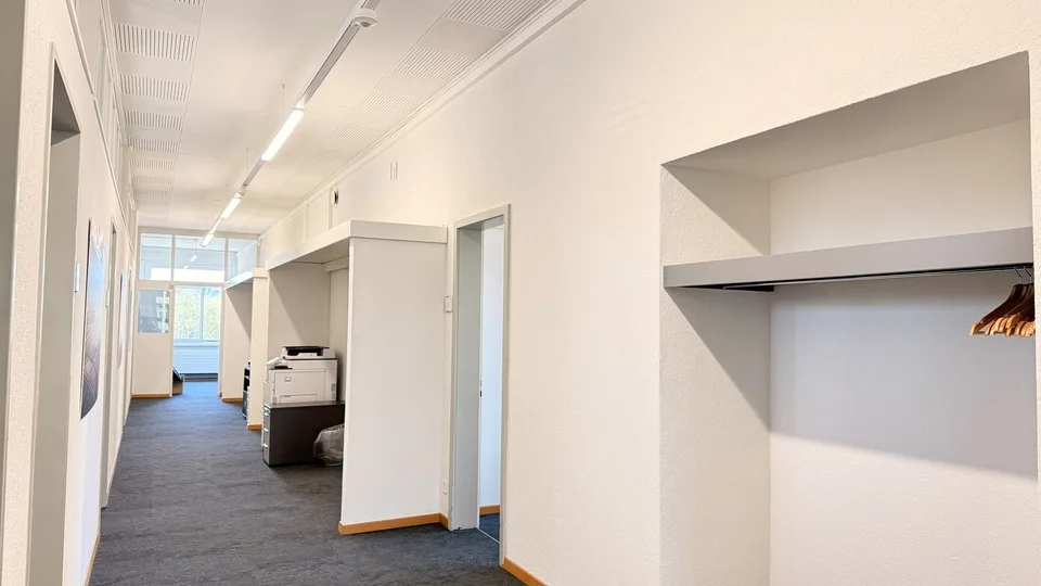 Espaces de bureau spacieux dans un emplacement pratique – photo 6 sur 13