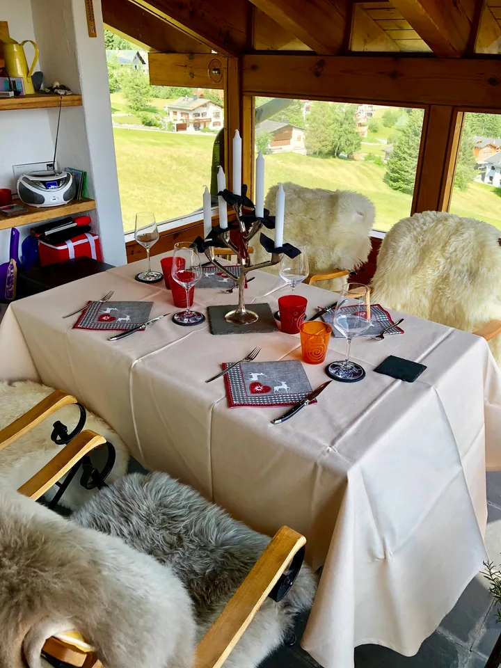 Appartement attractif de 4,5 pièces avec galerie et vue imprenable à Valbella – photo 18 sur 26
