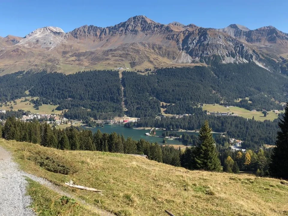 Appartement attractif de 4,5 pièces avec galerie et vue imprenable à Valbella – photo 26 sur 26