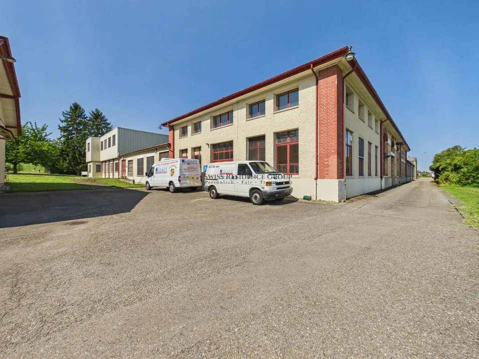 Investimento commerciale attraente con reddito locativo e potenziale di sviluppo – foto 2 di 11