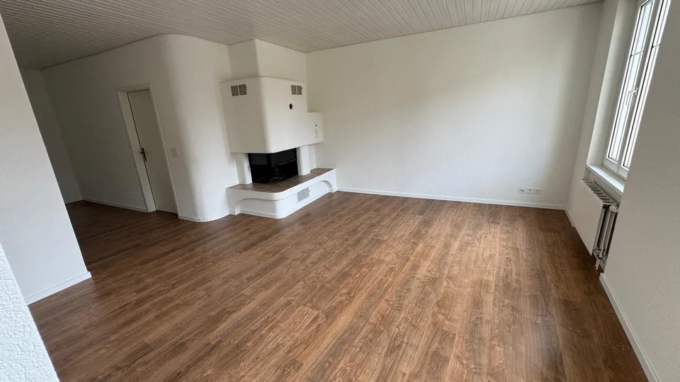 Appartamento ristrutturato di 4,5 locali con balcone in posizione centrale – foto 3 di 9