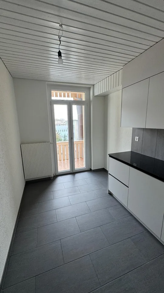 Appartamento ristrutturato di 4,5 locali con balcone in posizione centrale – foto 2 di 9