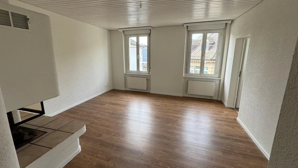 Appartamento ristrutturato di 4,5 locali con balcone in posizione centrale – foto 4 di 9
