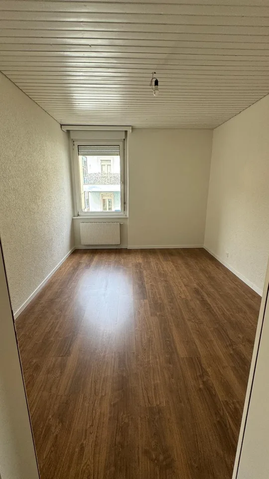 Appartamento ristrutturato di 4,5 locali con balcone in posizione centrale – foto 5 di 9