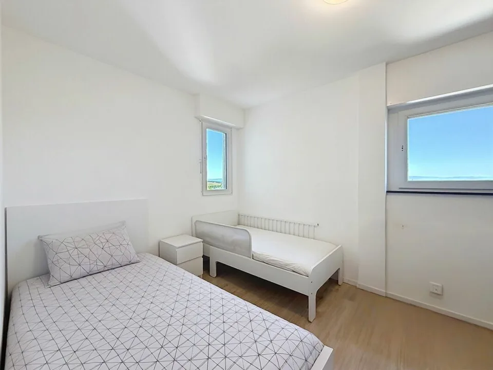 Charmanter 4,5-Zimmer-Wohnung mit Balkon und Kathedralsblick – Foto 8 von 11