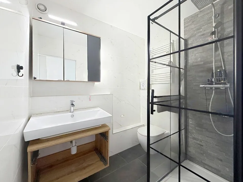 Charmanter 4,5-Zimmer-Wohnung mit Balkon und Kathedralsblick – Foto 9 von 11