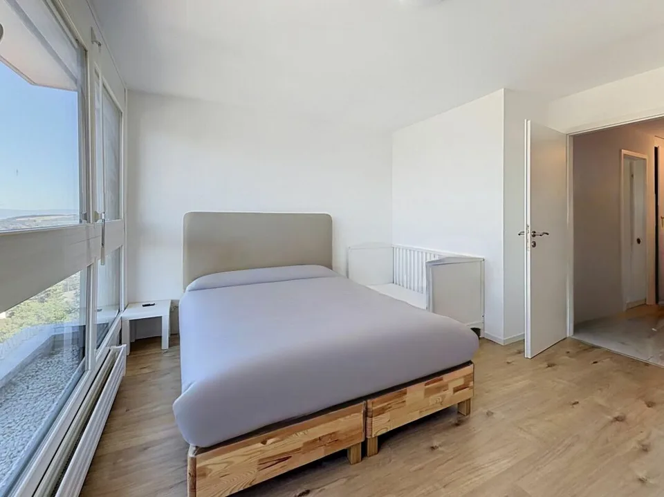 Charmanter 4,5-Zimmer-Wohnung mit Balkon und Kathedralsblick – Foto 7 von 11