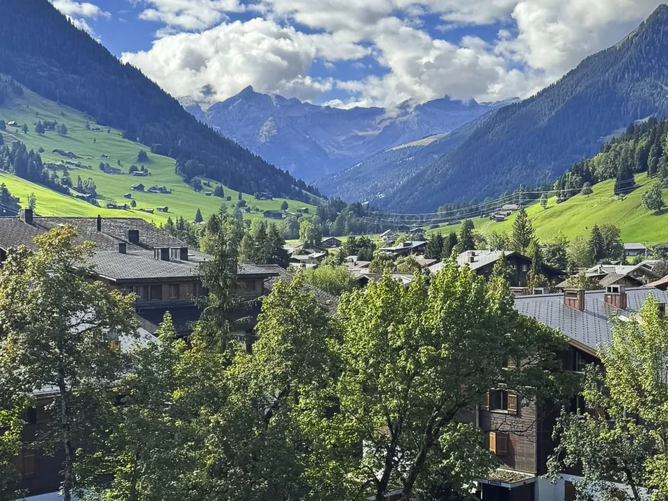 Appartamento affascinante nel centro di Gstaad - Vista sulla valle e sul palazzo – foto 2 di 13