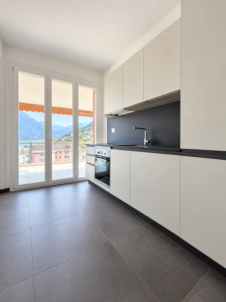 Appartamento luminoso con vista a Lugano – Disponibile subito – foto 2 di 8