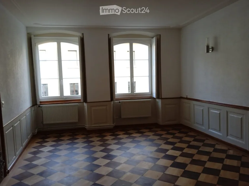 Wohnung 4.5 Zimmer, 3 Schlafzimmer, Wohnzimmer, ausgestattete Küche – Foto 2 von 5