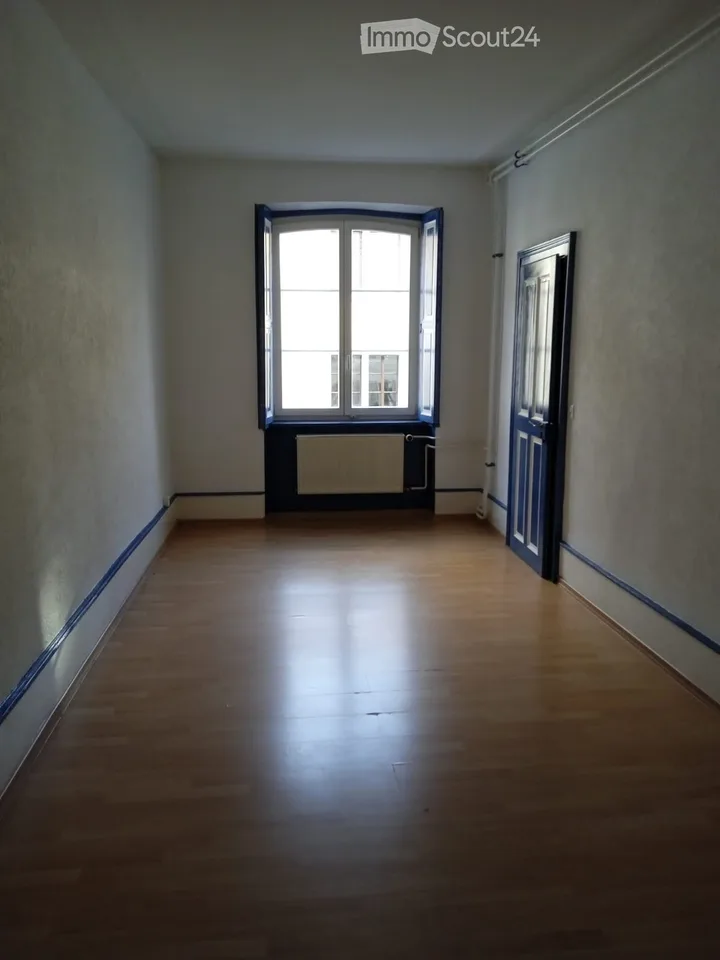 Wohnung 4.5 Zimmer, 3 Schlafzimmer, Wohnzimmer, ausgestattete Küche – Foto 3 von 5