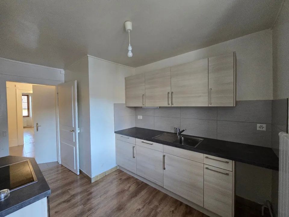 Spacieux appartement de 4 pièces au centre de Fleurier – photo 3 sur 12