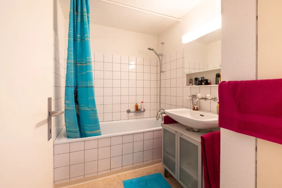 Helle 4.5-Zimmer-Wohnung im 3. OG mit Bergblick in Glarus Nord – Foto 5 von 7
