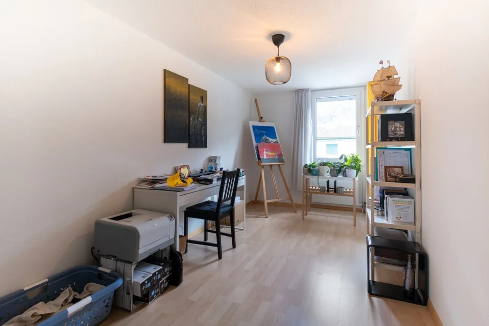 Helle 4.5-Zimmer-Wohnung im 3. OG mit Bergblick in Glarus Nord – Foto 7 von 7