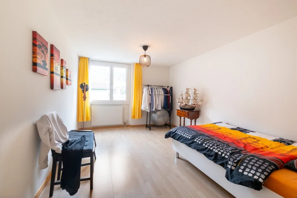 Helle 4.5-Zimmer-Wohnung im 3. OG mit Bergblick in Glarus Nord – Foto 6 von 7