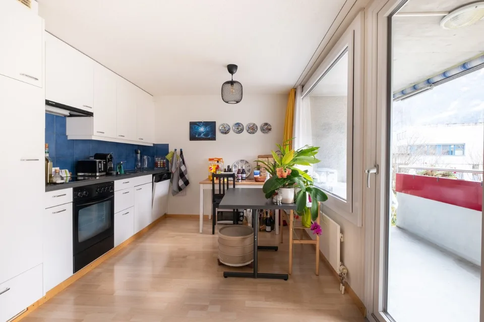 Helle 4.5-Zimmer-Wohnung im 3. OG mit Bergblick in Glarus Nord – Foto 3 von 7