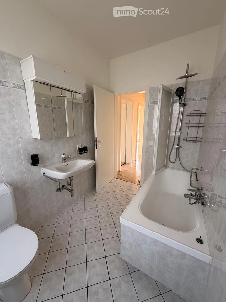 Geräumige und helle 3,5-Zimmer-Wohnung – 122 m² – Foto 4 von 9